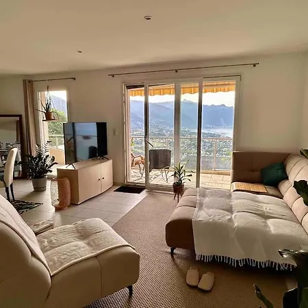 Daire King - Mountains & Panoramic View *